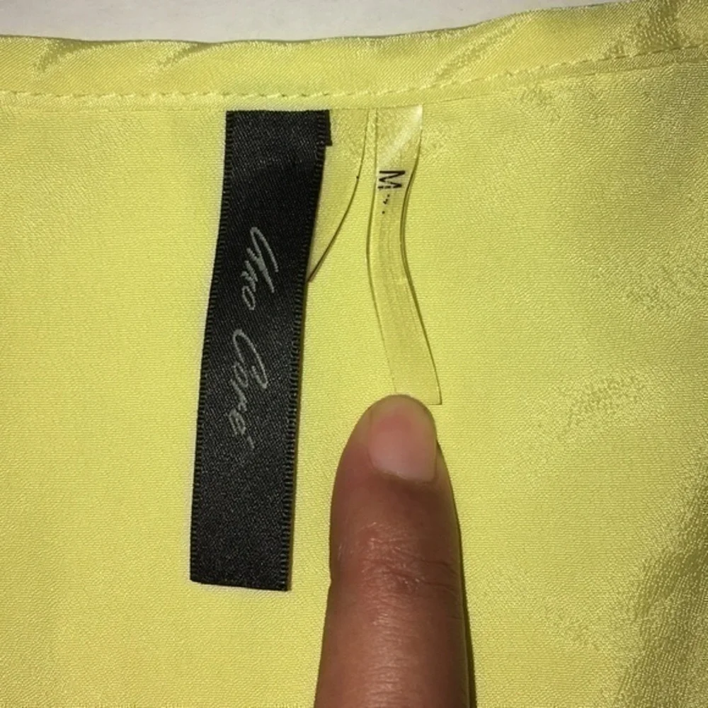 UNO CORE Yellow Blouse - Picture 2 of 7